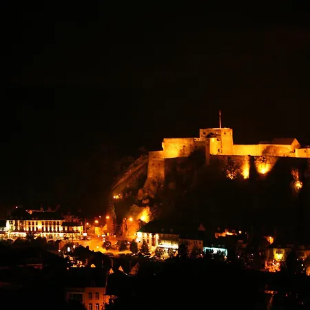 בית נופש Near Castle, Cleaning Included בוילון