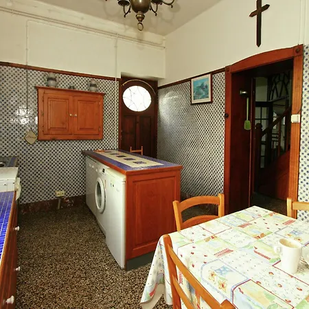Near Castle, Cleaning Included בית נופש בוילון